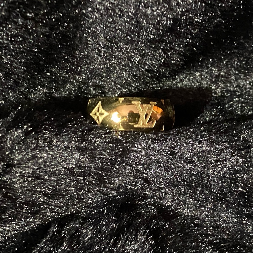 18K Gold LV Luxury Band Ring - Picture 4 of 6